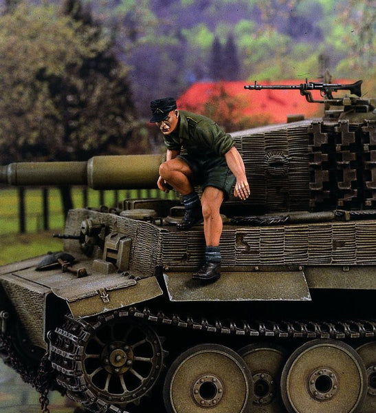 Verlinden 1/35 Panzer Officer Jumping from Tank  | VER1495