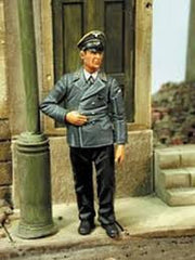 Custom Dioramics 1/35 German Reichspostman WWII  | 4037